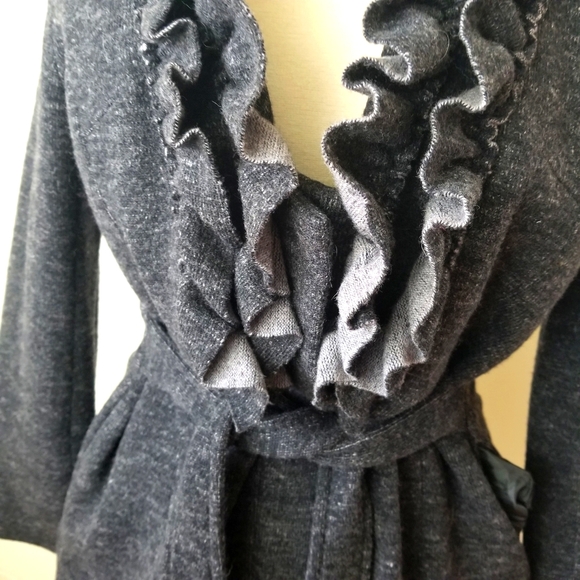 Venario ruffled charcoal gray sweater jacket Size Large - Picture 2 of 8